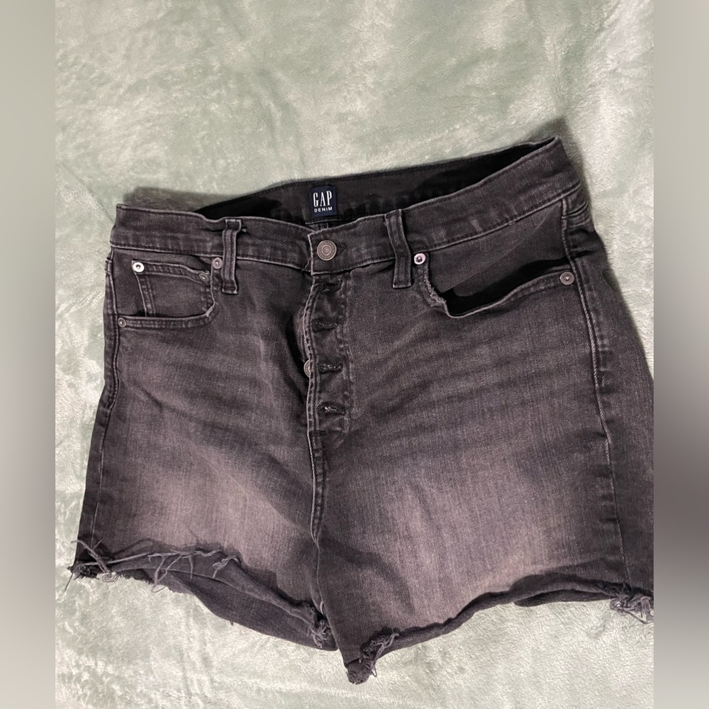GAP DISTRESSED JEANS